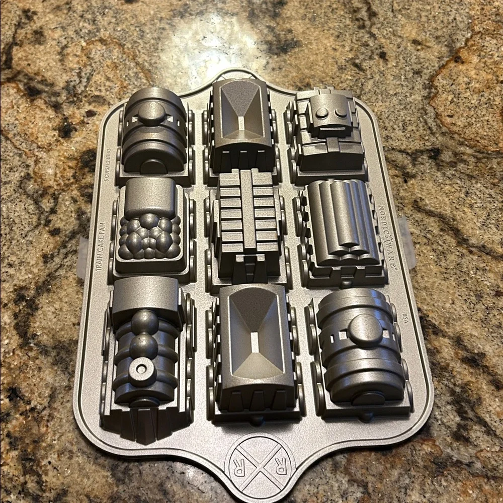 Brand new Williams Sonoma Railway Cake Pan